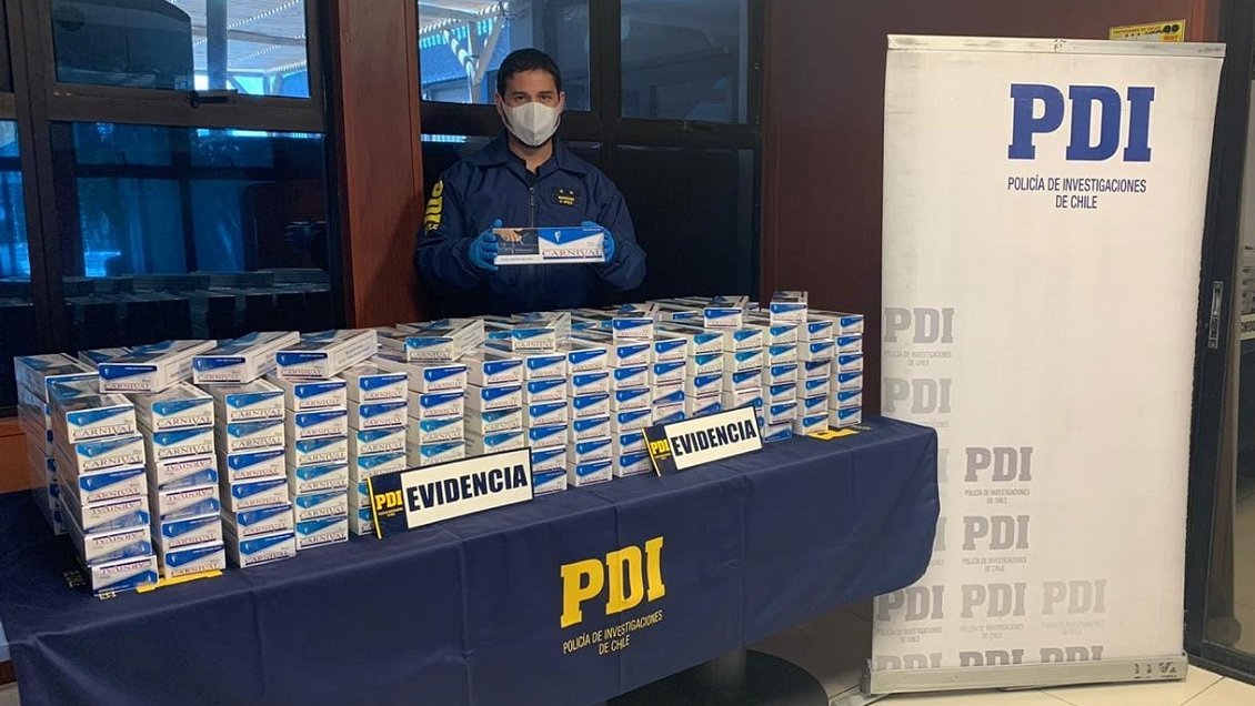 Calama: PDI detuvo a sujeto que intentó ingresar cigarros de contrabando en camión avícola
