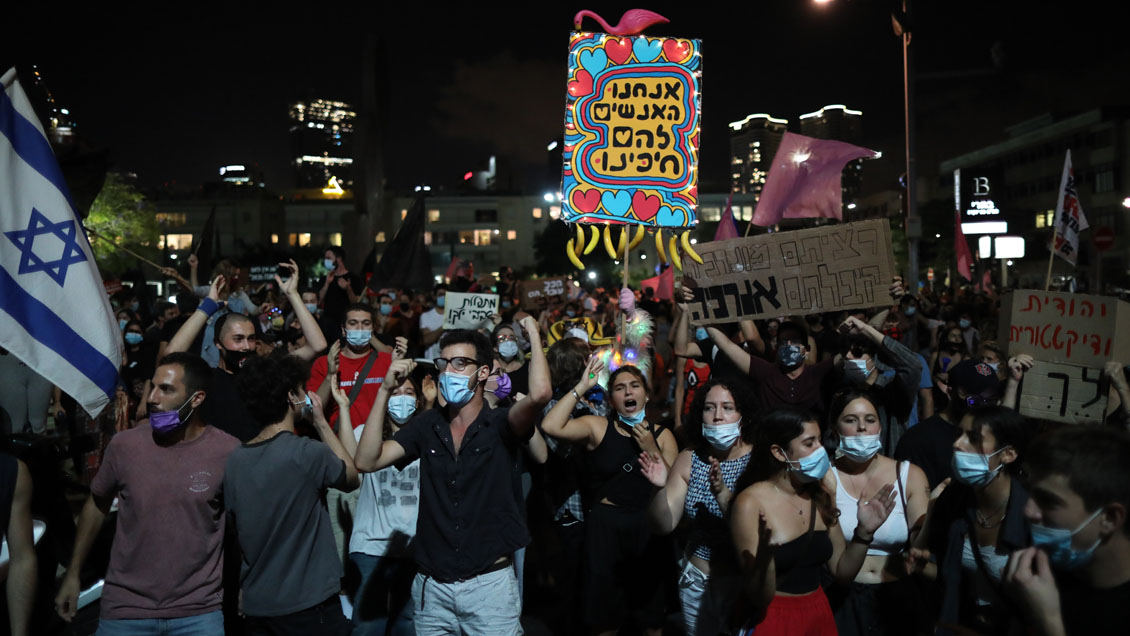 Polémica nueva restricción sanitaria no aminora las protestas contra Netanyahu en Israel