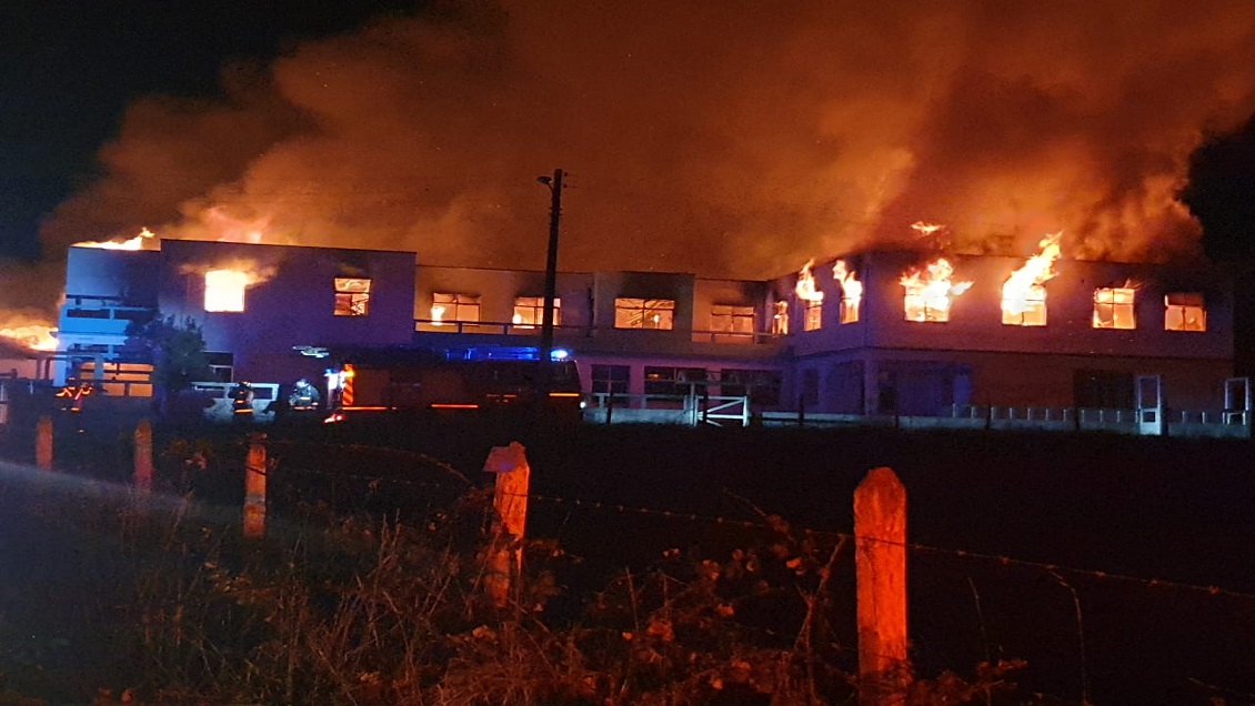 Desafío Levantemos Chile reconstruirá escuela internado quemada en Cañete