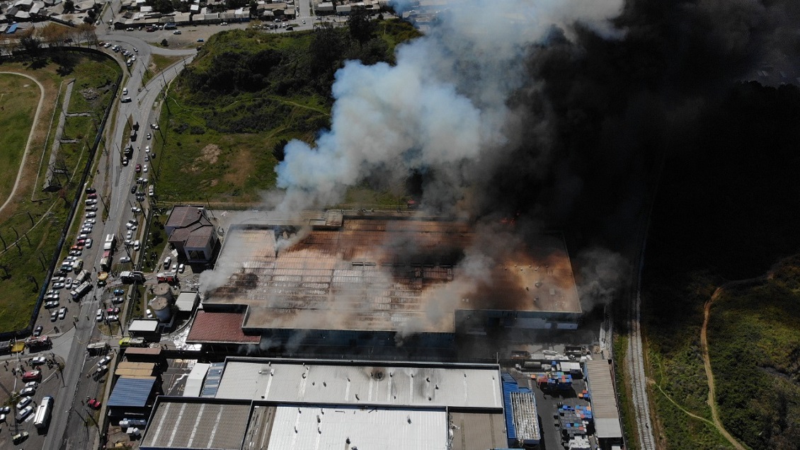 Bomberos extinguió incendio de pesquera en Talcahuano después de 55 horas de trabajo
