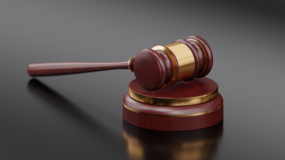 Hombre de 41 años demandó a sus papás para que lo mantengan de por vida