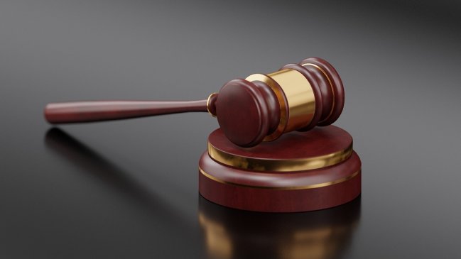 Hombre de 41 años demandó a sus papás para que lo mantengan de por vida