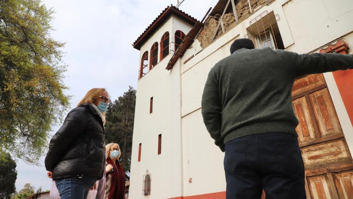 Autoridades buscarán recursos para reconstrucción de parroquia de Codegua