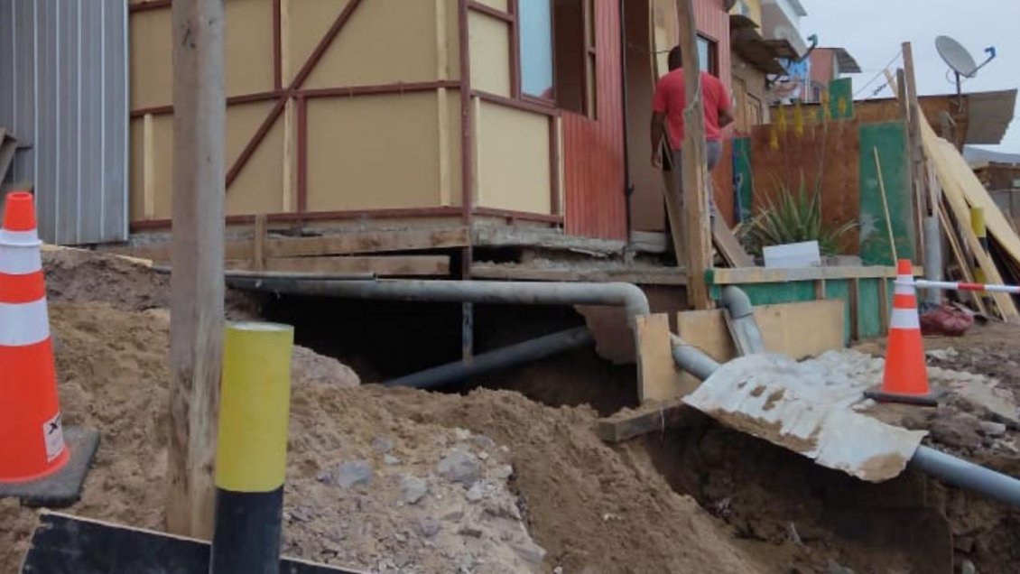 Rotura de matriz dejó 12 viviendas anegadas en Antofagasta