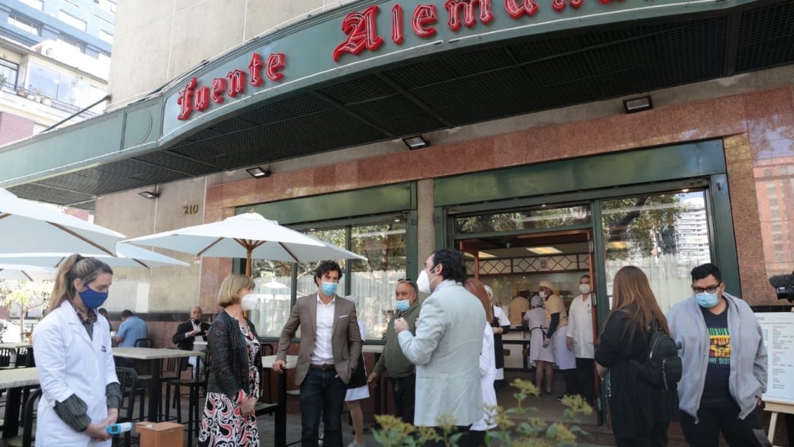 Tradicional Fuente Alemana de Providencia reabrió sus puertas