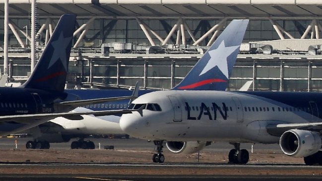 Latam negocia una reducción permanente de sueldos en Brasil