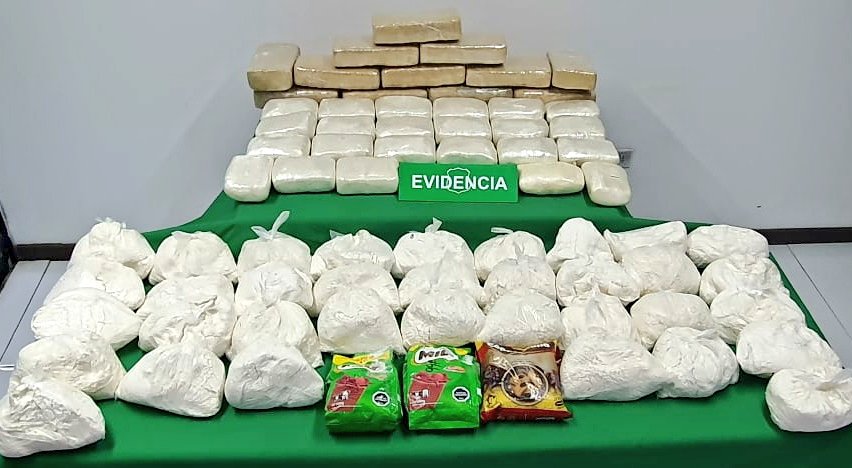 Conductor fue detenido portando 75 kilos de droga en Huara