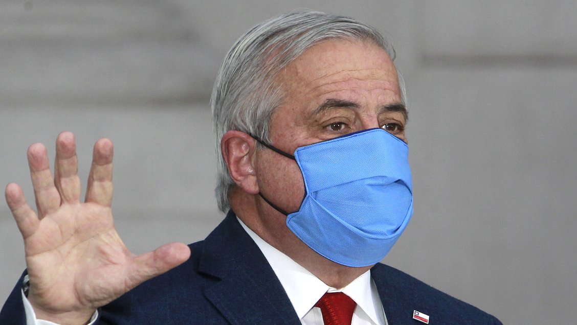 Mañalich se querellará contra ex funcionaria que denunció manipulación de datos