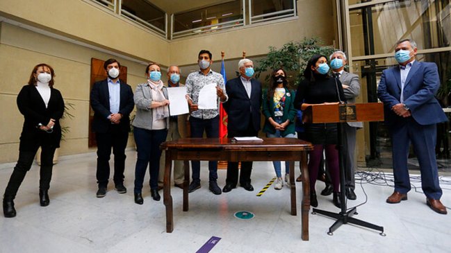 Oposición presentó la acusación constitucional contra el ministro Víctor Pérez