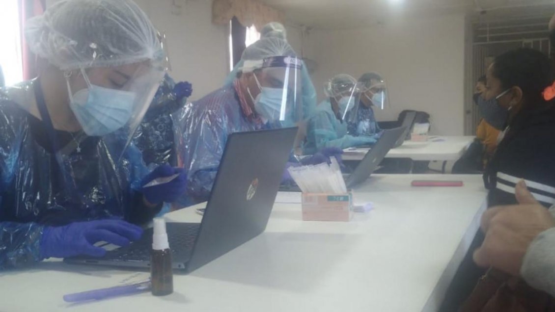 Realizan 220 exámenes PCR a locatarios de la Feria Juan Pablo II de Antofagasta