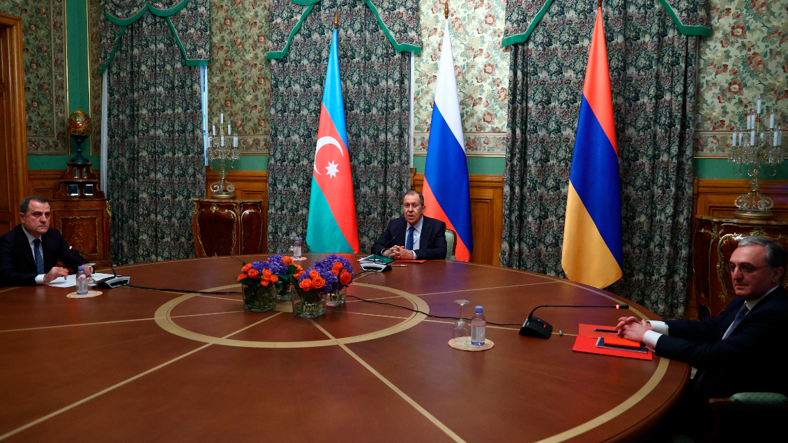 Azerbaiyán y Armenia negocian un alto el fuego por 
