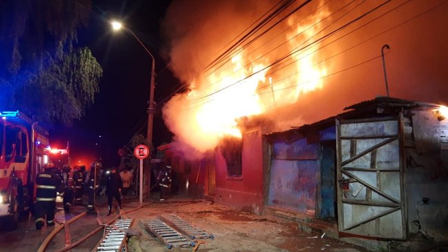 Dos personas murieron y tres viviendas resultaron destruidas por incendio en Graneros