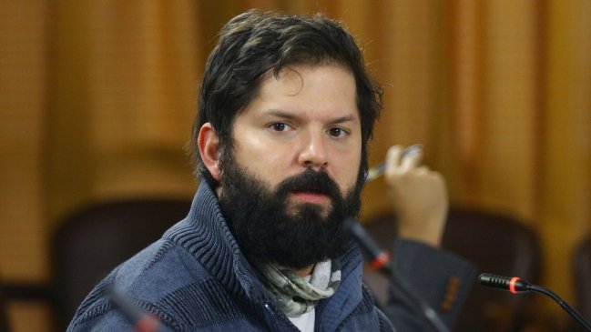 Boric propone transferir 500 mil pesos a cada familia de Magallanes para que cumplan la cuarentena