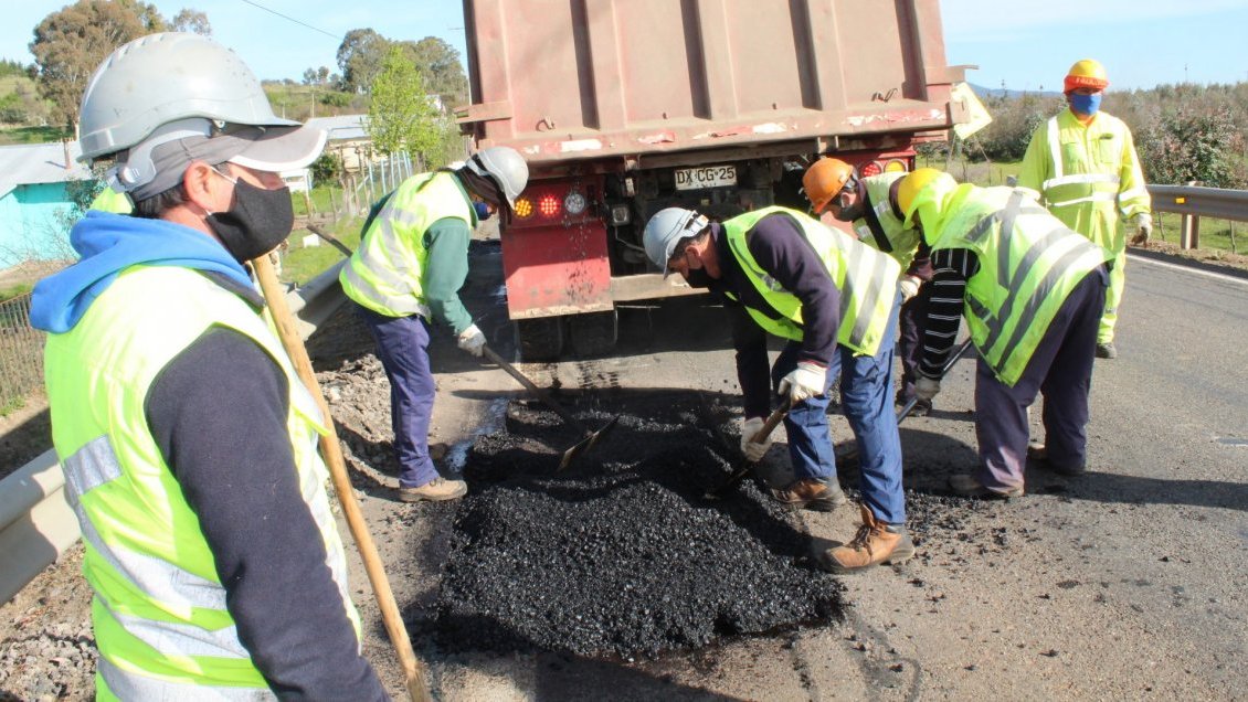 Rutas de Itata: MOP intervendrá más de 360 kilómetros de caminos con bacheos y matapolvo