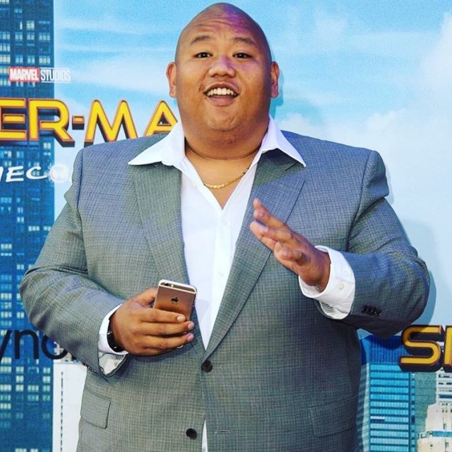 Fotos] El radical cambio físico con que sorprendió Jacob Batalon, Ned en 