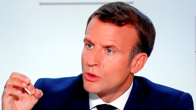 Francia impone toque de queda nocturno en nueve ciudades, incluyendo París, durante un mes