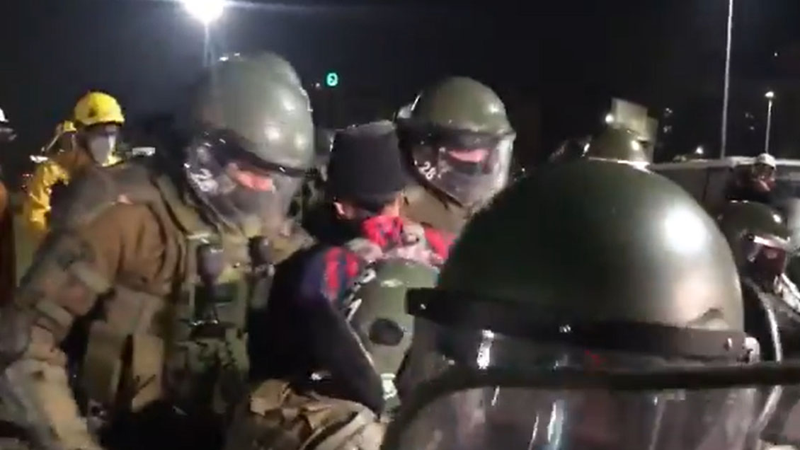 Brigadistas denuncian que Carabineros los gaseó al auxiliar a manifestante