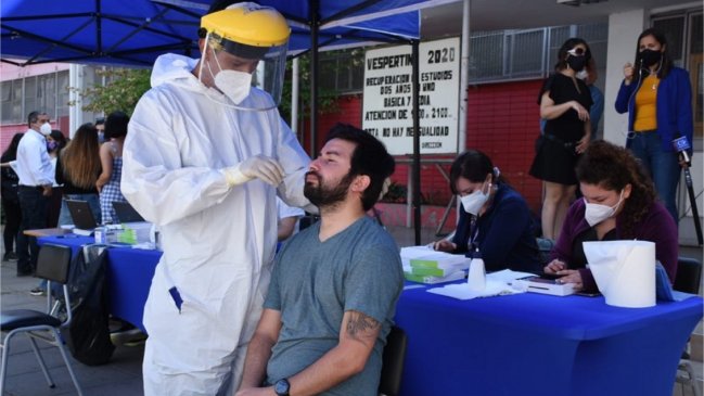 Estación Central e Independencia realizan test PCR para vocales de mesa y funcionarios del Plebiscito