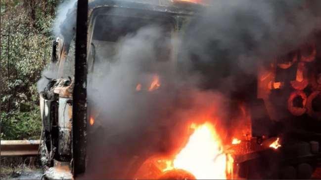 Tribunal de Mulchén rechazó prisión preventiva para imputado por la quema de siete vehículos