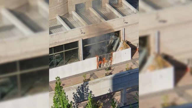 Santiago Centro: Bomberos controló incendio en Mutual de Seguridad