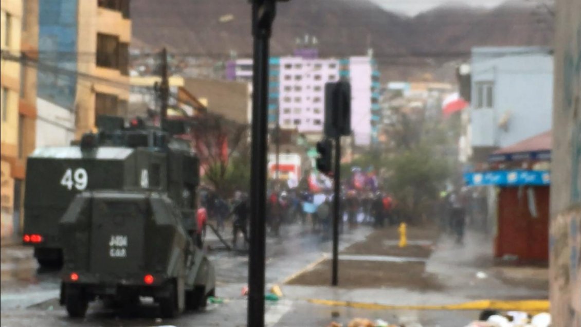Una marcha, destrozos, detenidos y 300 toneladas de basura dejó el 18-O en Antofagasta