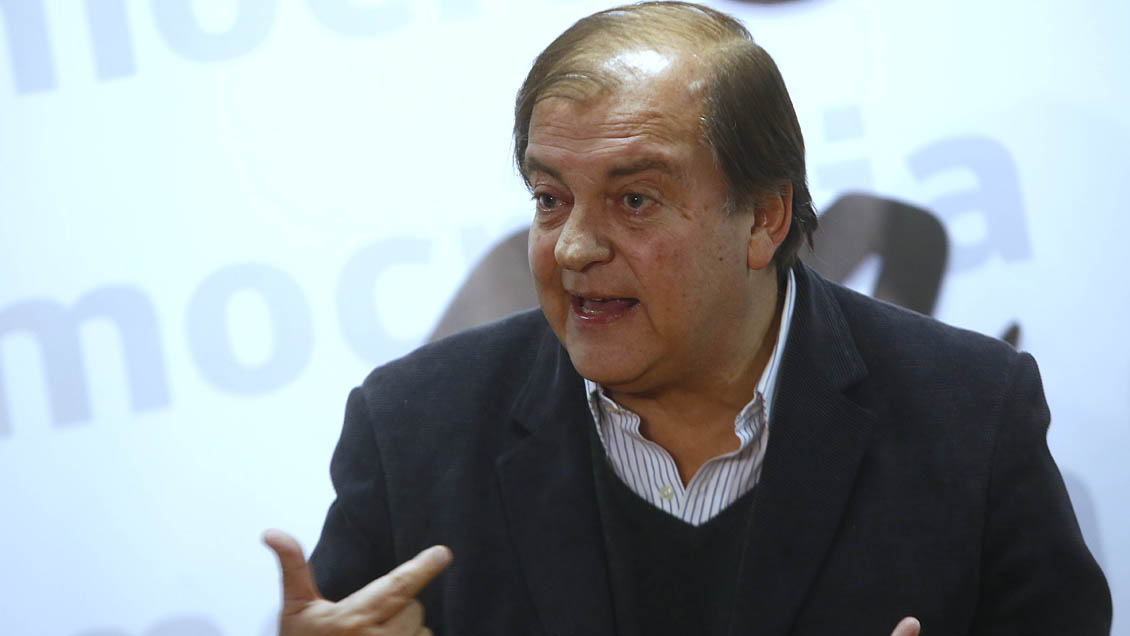 Francisco Vidal anuncia candidatura presidencial: 