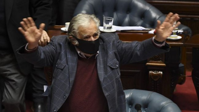 Con lágrimas y aplausos, la democracia uruguaya despidió a Pepe Mujica en su retiro de la política