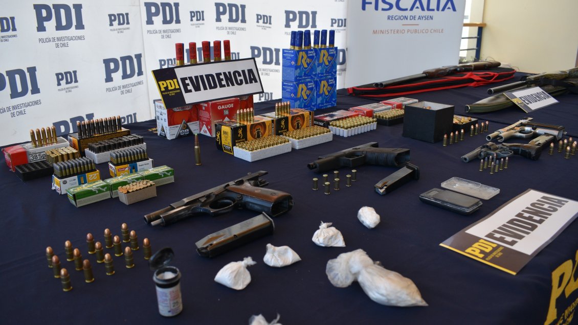 Microtraficante tenía un pequeño arsenal en su casa de Coyhaique
