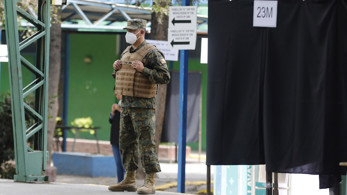 Ministro de Defensa: Quien intente acciones violentas en el plebiscito, que asuma las consecuencias