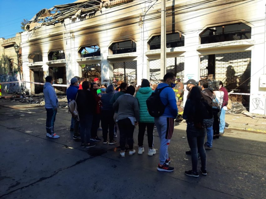 Autoridades comprometieron ayuda a locatarios damnificados tras incendio en galería de Talca