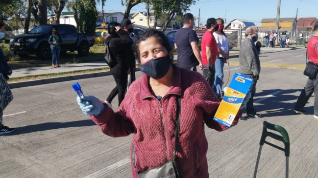Vecina de Talcahuano vendió 200 lápices afuera de un local de votación