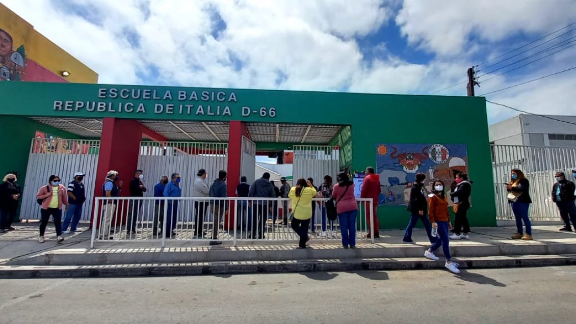 Hombre con Covid-19 fue detenido al ser sorprendido en local de votación en Antofagasta