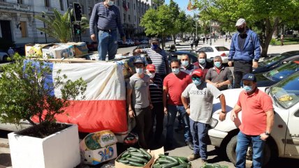  Agricultores protestaron para vender sus productos en Talca  