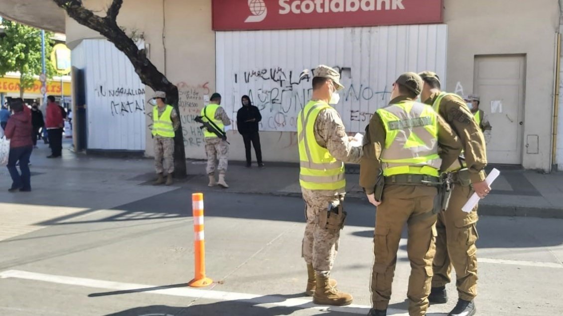 Sorprenden en fila de notaría a sujeto que incumplía una cuarentena en Chillán