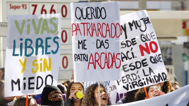 Jueces peruanos archivaron caso de violación porque víctima usaba ropa interior roja