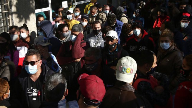 Pese a desmentido, un centenar de inmigrantes sigue esperando visa de refugio en Extranjería