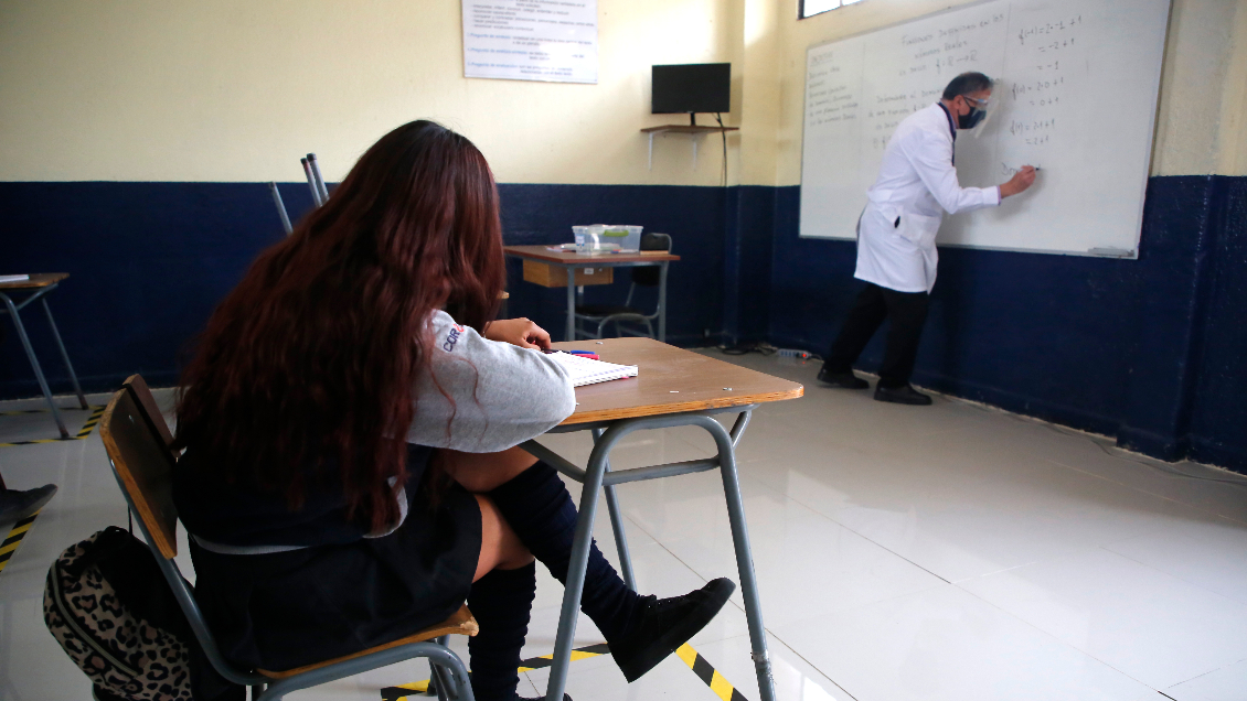 Mineduc reporta que 1.143 colegios solicitaron volver a clases presenciales