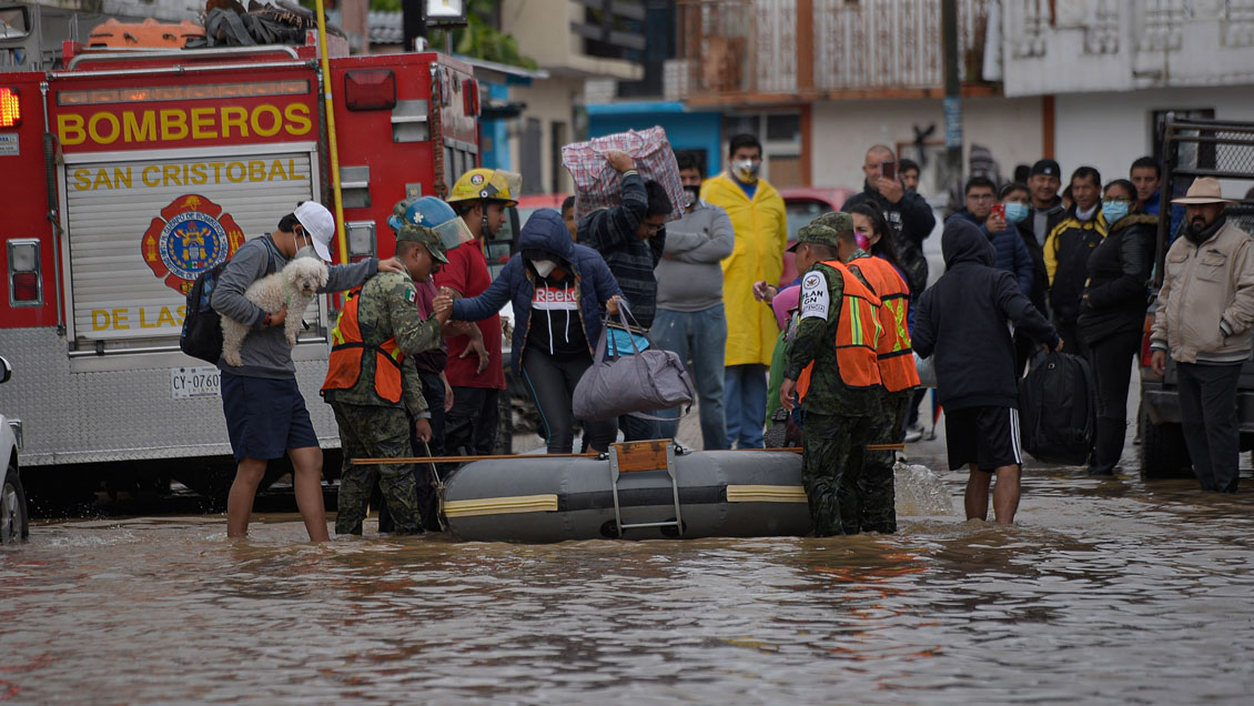 Al menos 21 muertos y 80.000 damnificados en México por paso del ciclón Eta