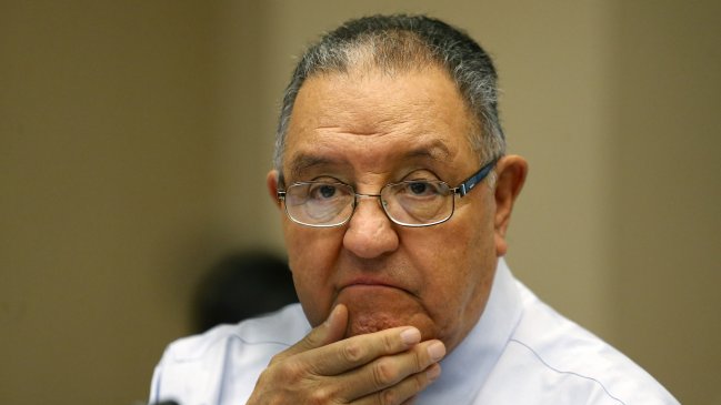 Huenchumilla y petición de datos por Briones: 