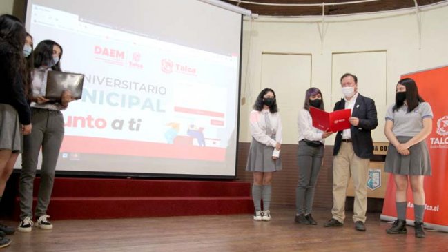 Preuniversitario municipal de Talca comenzó a realizar clases virtuales