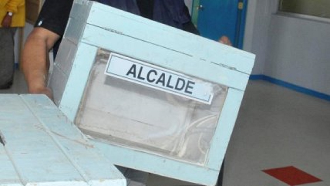 Ex diputados de oposición buscan candidaturas a alcaldes en Parral y Curicó