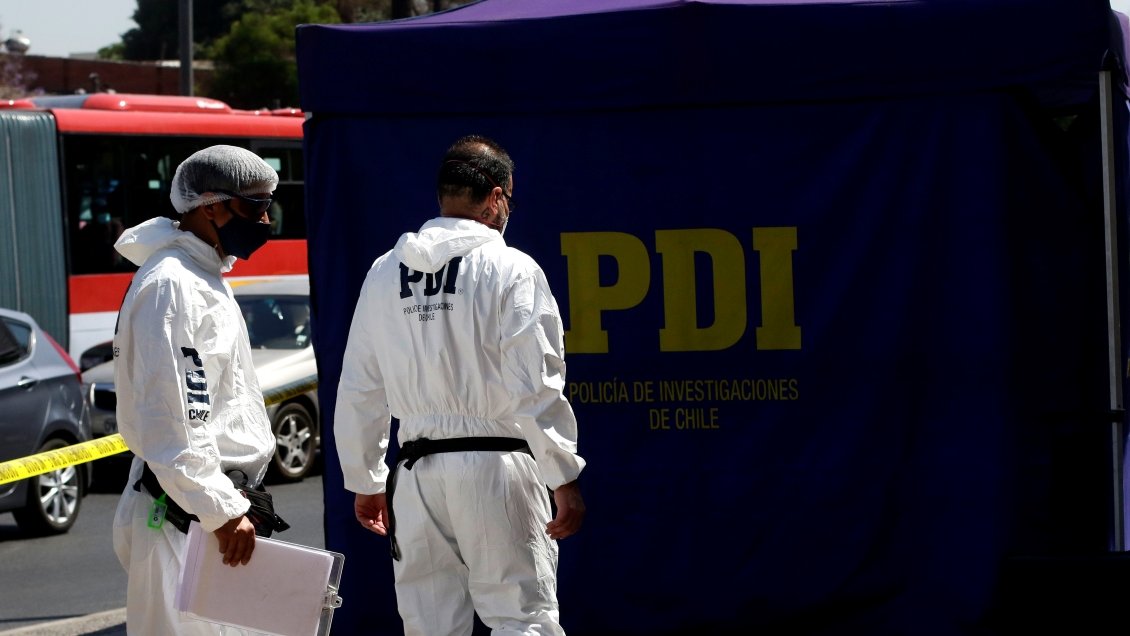 PDI investiga homicidio de mujer en la vía pública en Recoleta