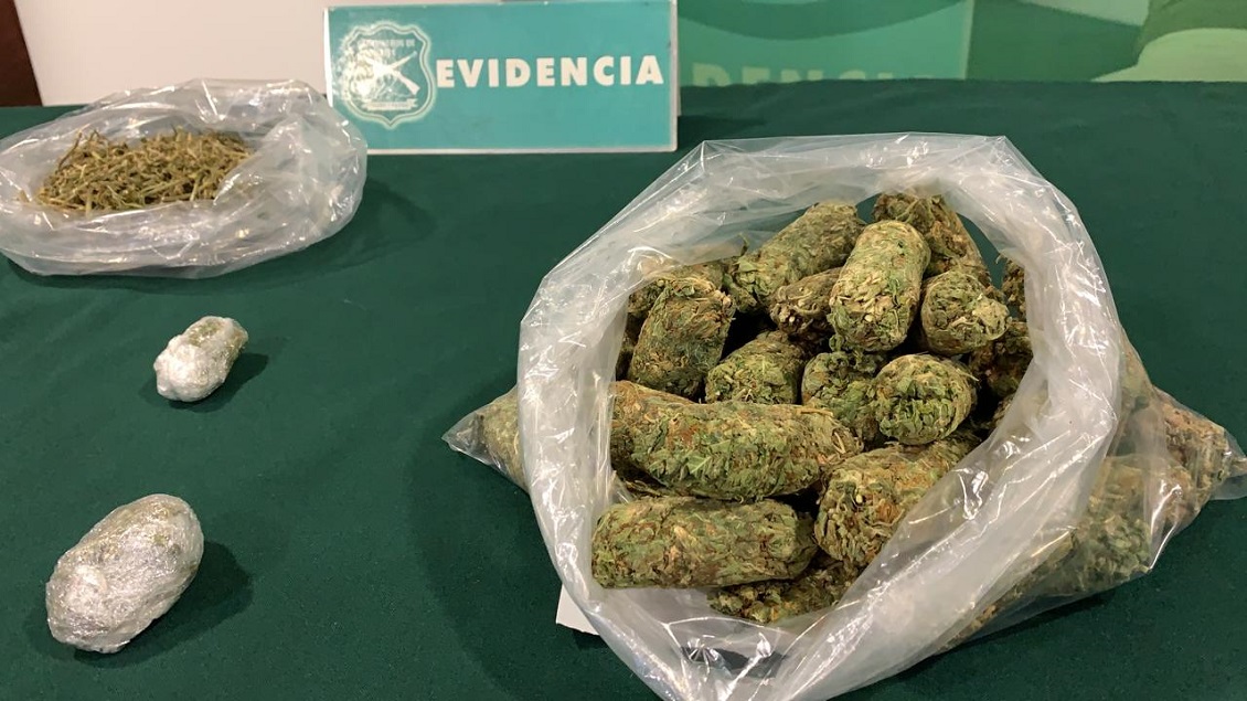 Mala jugada: Manejaba sin cinturón y le encontraron tres millones de pesos en marihuana