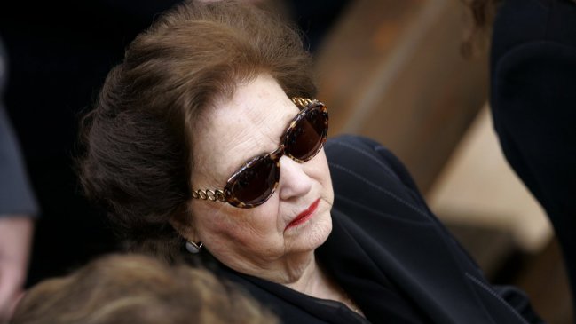 Lucía Hiriart sigue hospitalizada, pero dio negativo a Covid-19