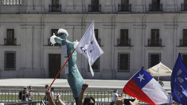 Ministro Paris pide a funcionarios de la salud que 
