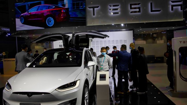 Especial para conductores sin experiencia: El imponente auto eléctrico de Tesla