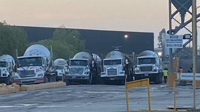 Seis camiones resultaron quemados en empresa de hormigones en Quilicura