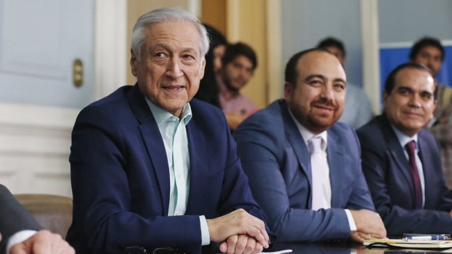 Heraldo Muñoz reconoció sondeos con el FA para una lista opositora única de convencionales