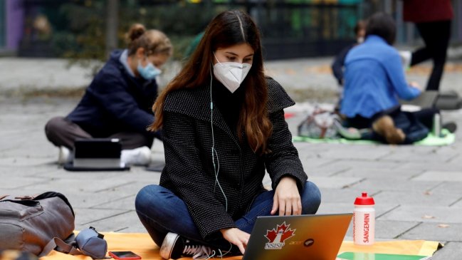Estudiantes italianos se rebelan contra los cierres de los colegios por el Covid-19