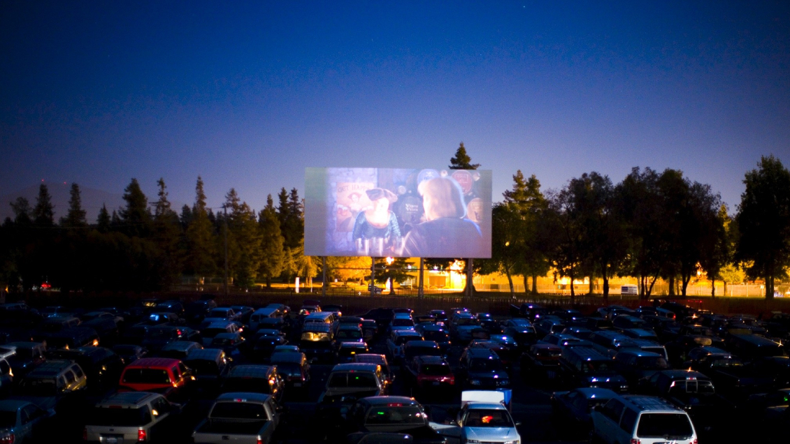 Autocine del Parque Padre Hurtado revela cartelera en medio de polémica con vecinos